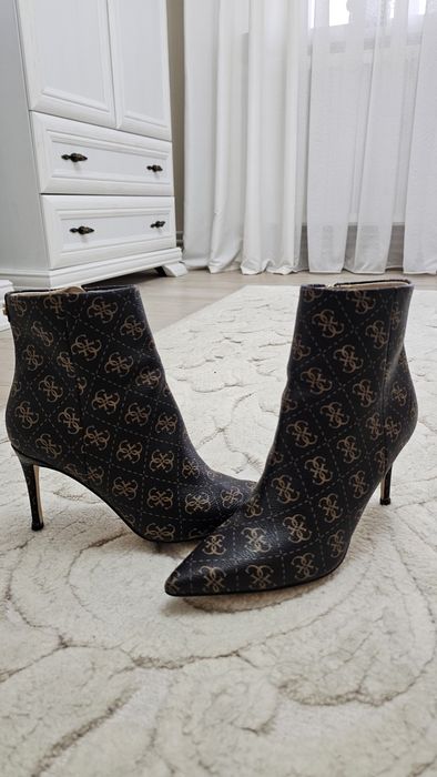 Botine cu toc guess