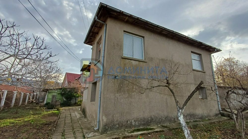 Здрава ,голяма къща в с.Велика!