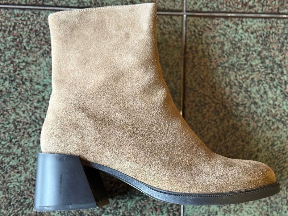 Дамски боти от естествен велур с цип