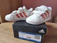Маратонки Adidas 22 номер за момиче