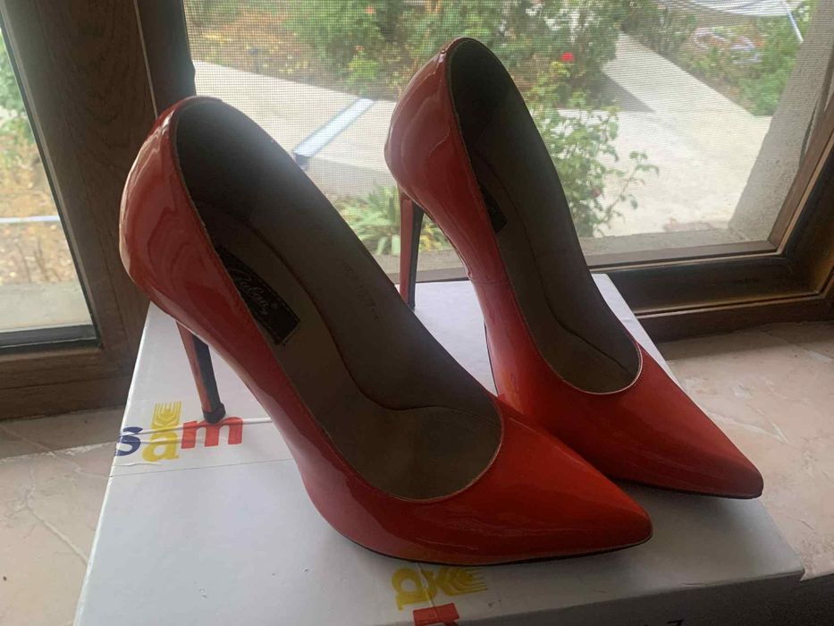Pantofi stiletto