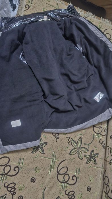 Kurtka sotiladi 158/164 razmer