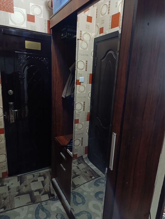 Продается прихожая шкаф