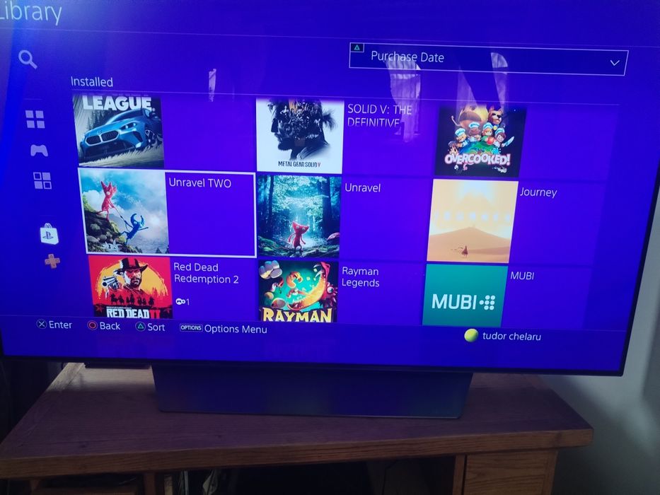 PS4 pro 1 Tb plus casca VR și 2 manete move