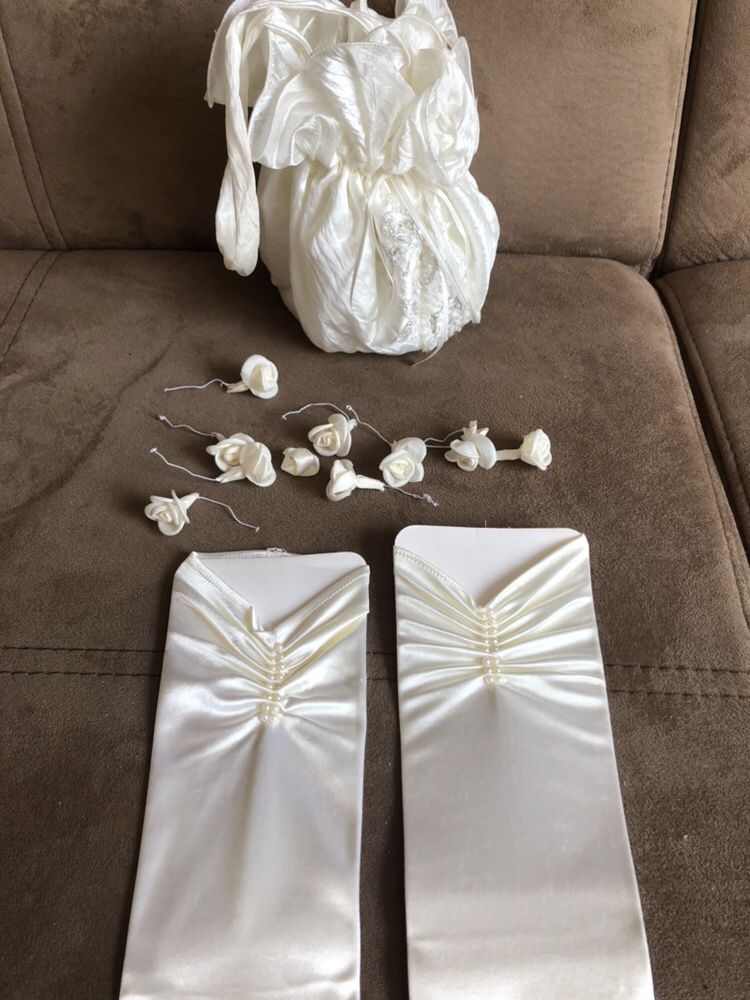 Сватбена рокля + чантичка и подаръци