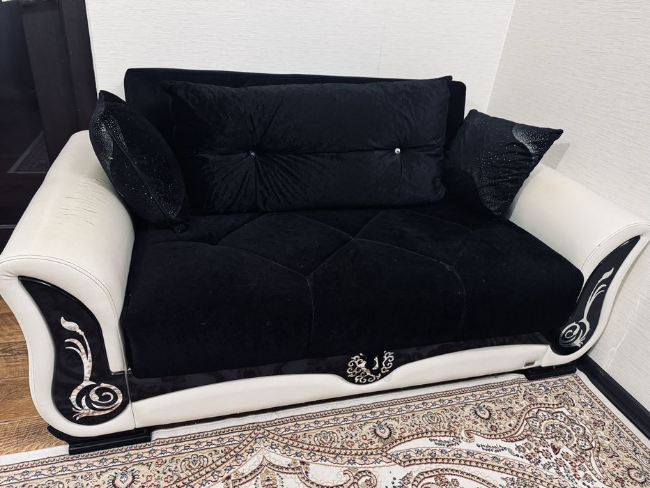 Продам диван длина 170 см, ширина 95 см.