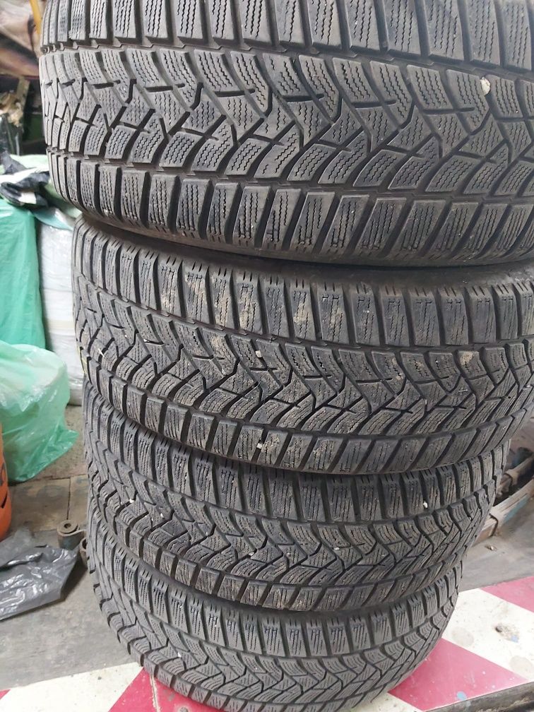 Гуми Dunlop 215/55/17 Стар Дот