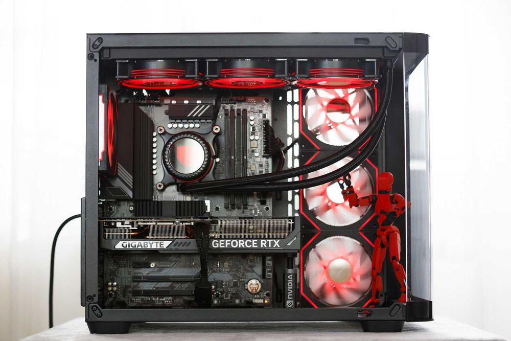 Custom Gaming PC i7 14700K RTX 5070 m.2 ssd 2TB 32GB RAM DDR5 Z790 Nou