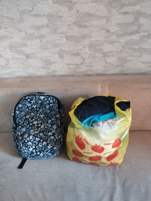 Отдам пакет вещей на девочку подростка. И рюкзак . За фрукты