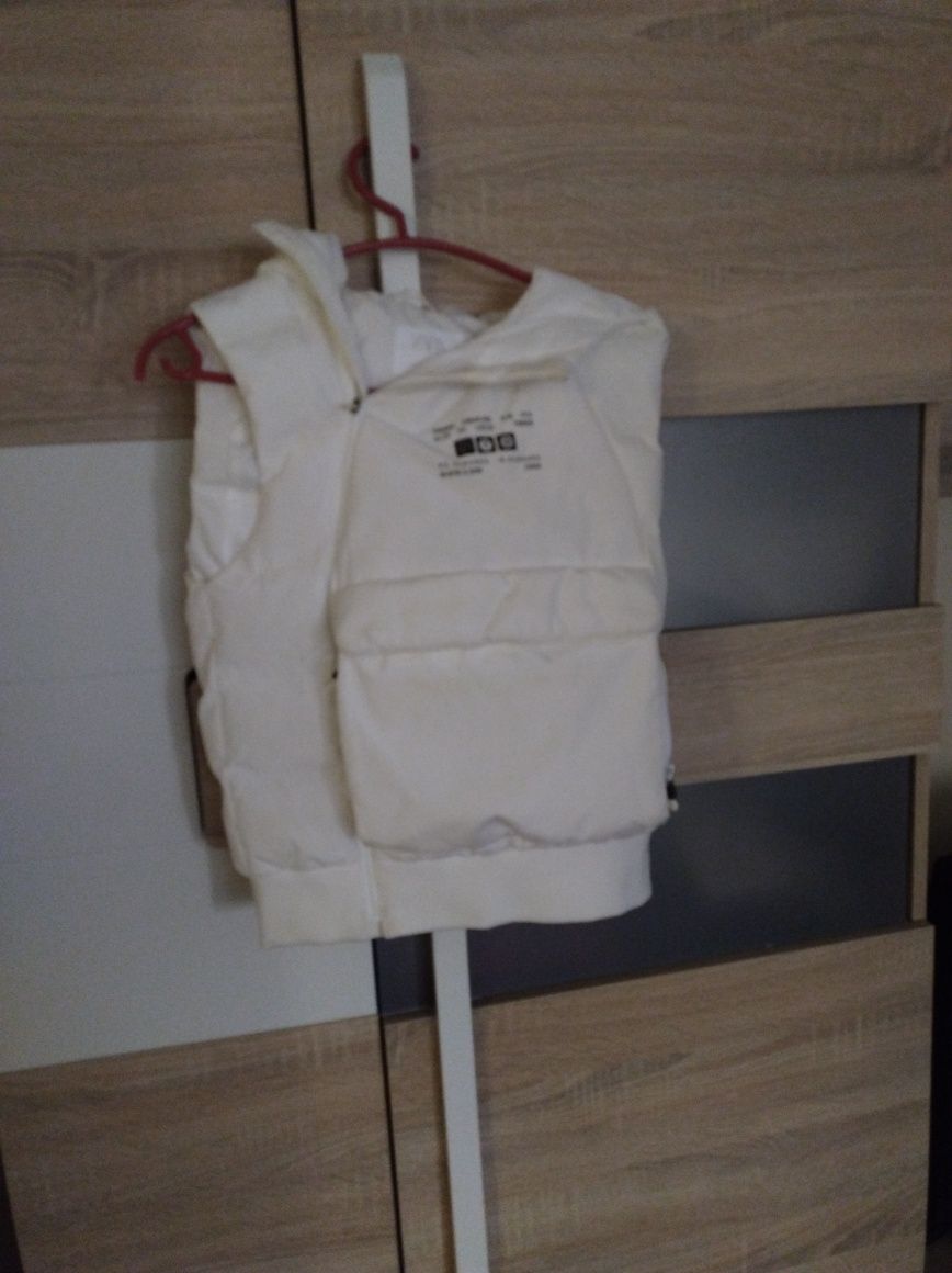 Vestă albă Zara, mărimea 140.