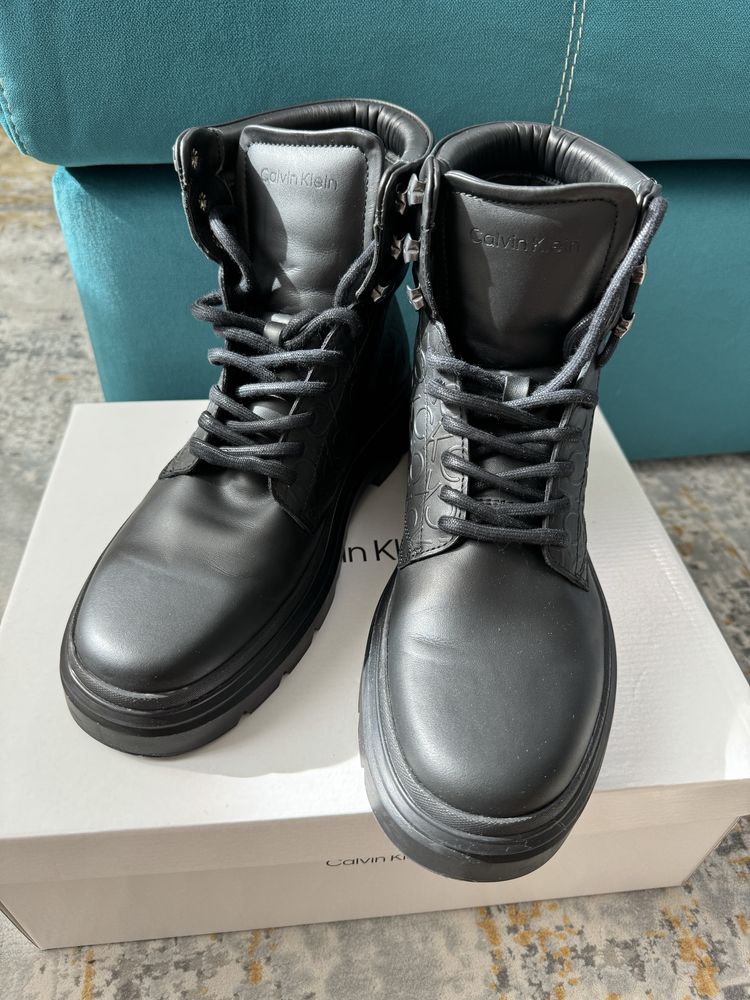 Ghete Calvin Klein military 41