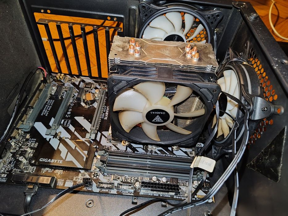 Kit placa de baza gigabyte z370 + processor i7 9700k + cooler