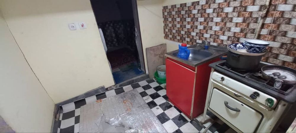 Шахар марказида кичик ховлича сотилади