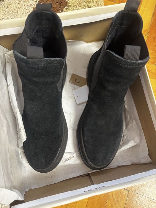 Ghete din piele întoarsă, marimea 37