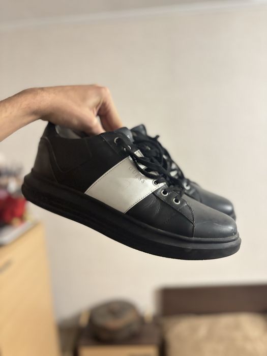 Маратонки Guess