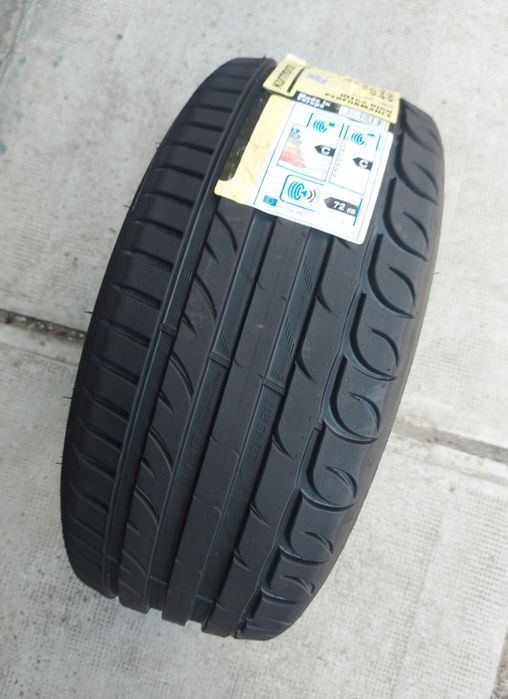 O bucată 225/45 R17 vară - una Kormoran Dunlop