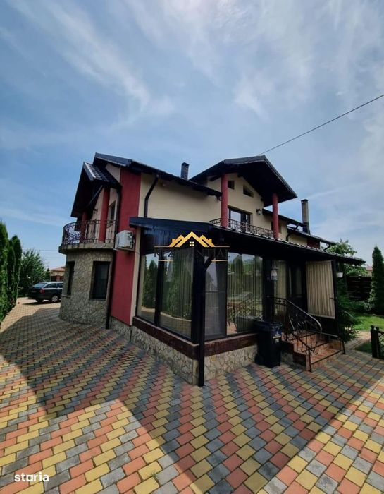 Vila Cu Etaj Si Mansarda