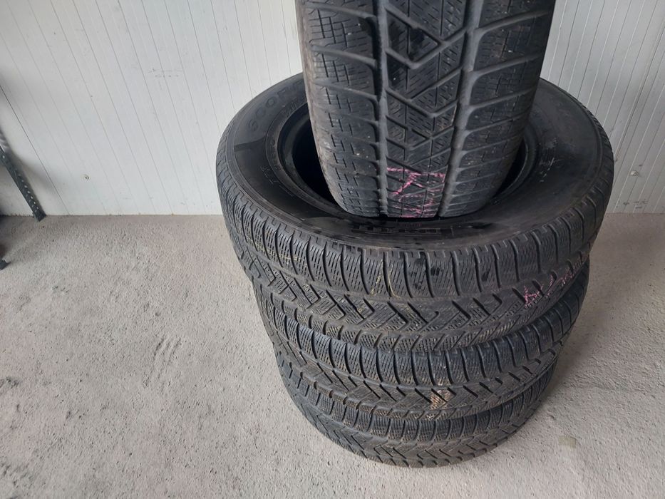 135 lei bucata! Set anvelope M+S/IARNA 235 65 17 Pirelli