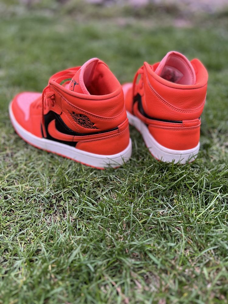 Nike Air Jordan 1 Mid Orange Black