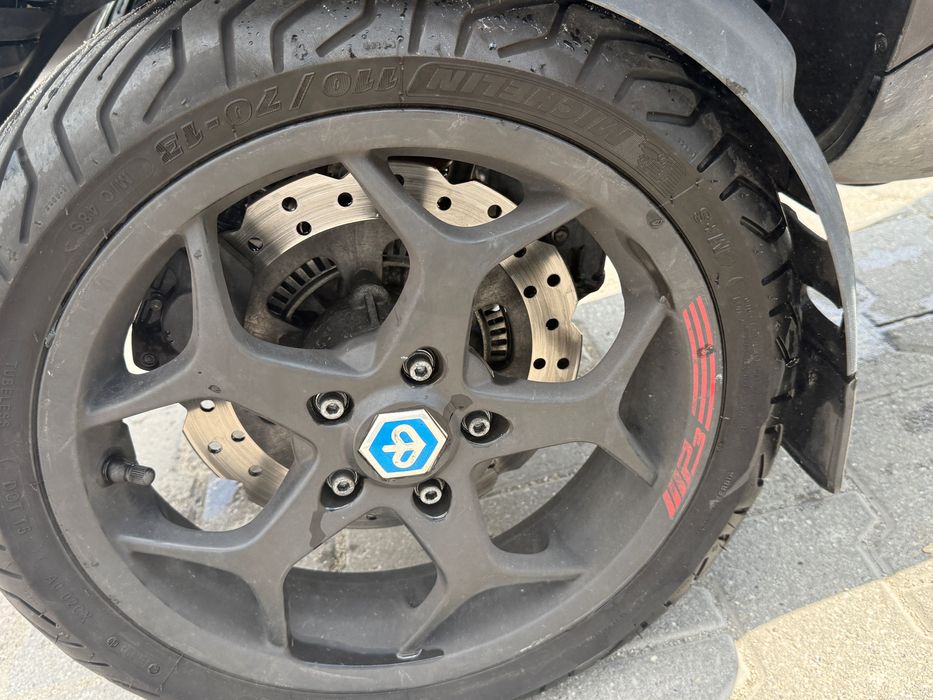 Piaggio mp 3 hpe  500 se conduce categoria B