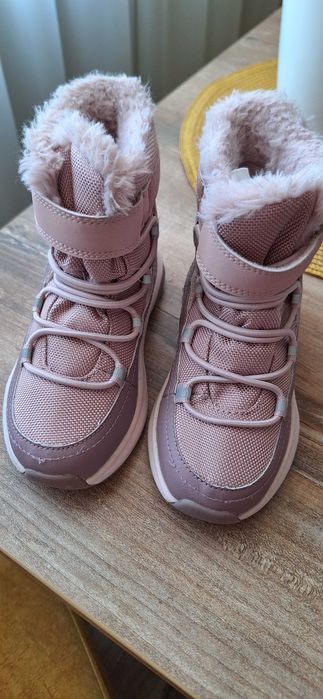 Детски боти за момиче. HM. Като нови. 26 номер.
