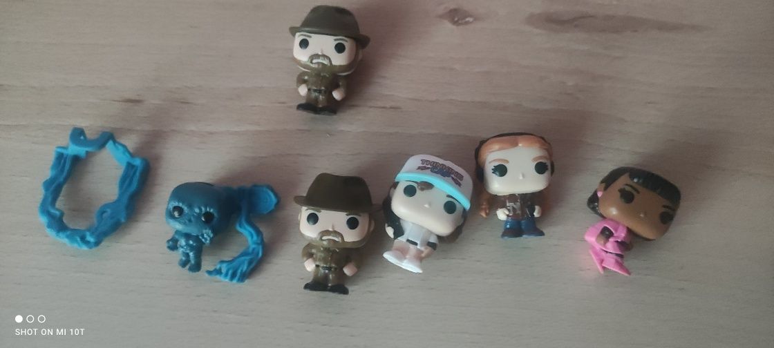 Играчки Kinder joy STRANGER THINGS