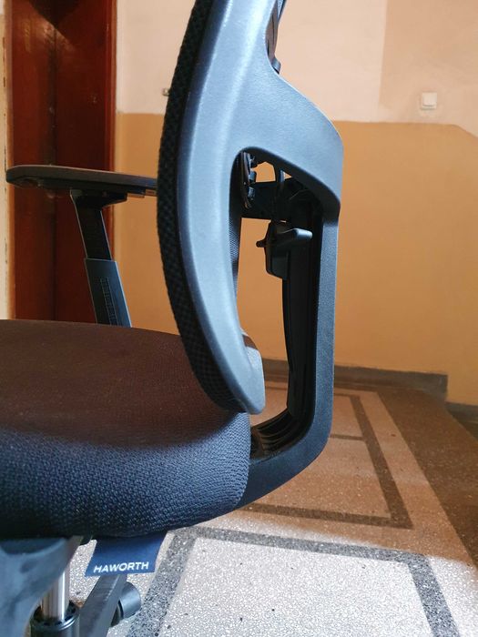 Офис стол Haworth Lively Black