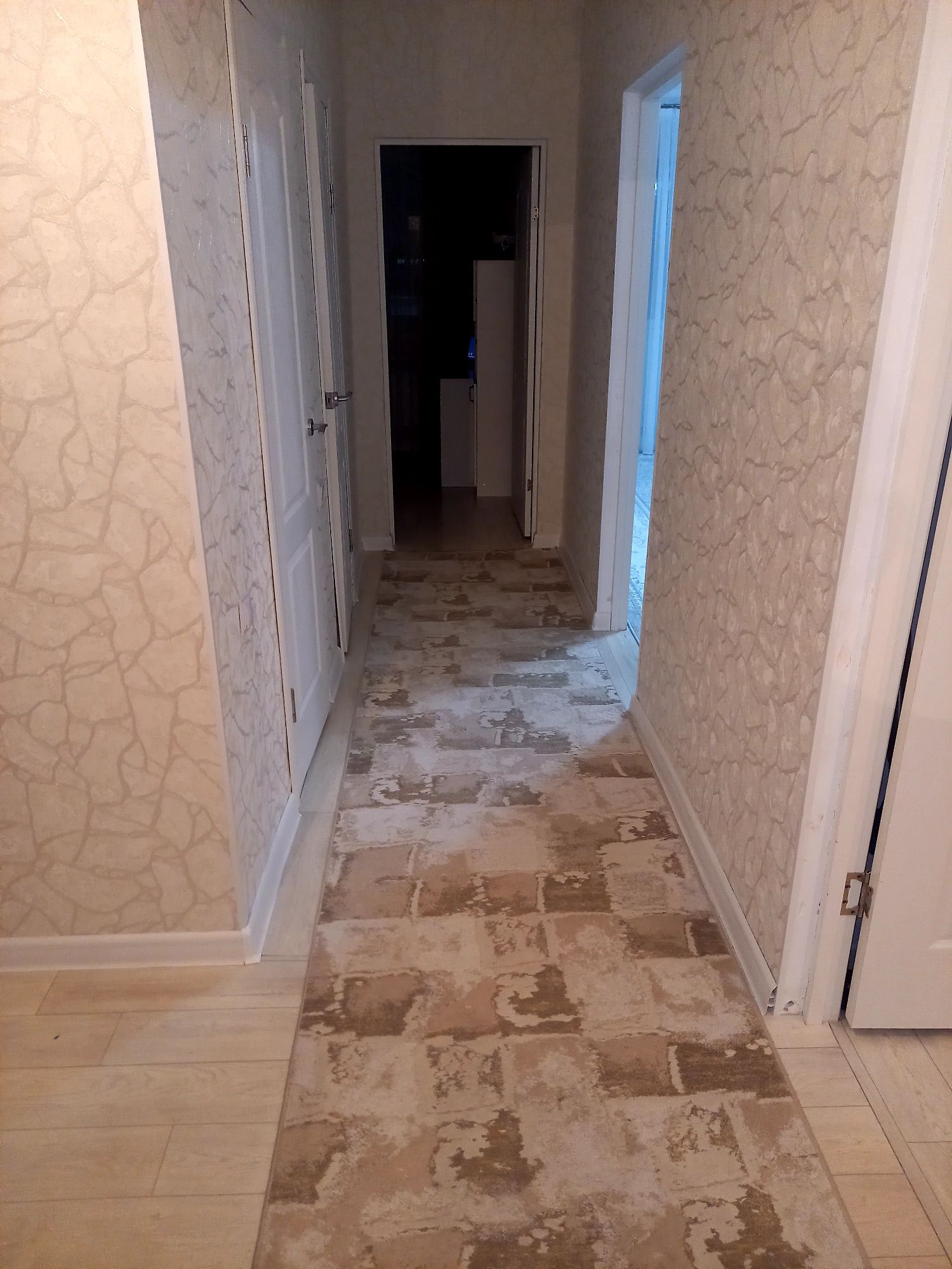 Продам 3 комн кв район сити 1 мкр