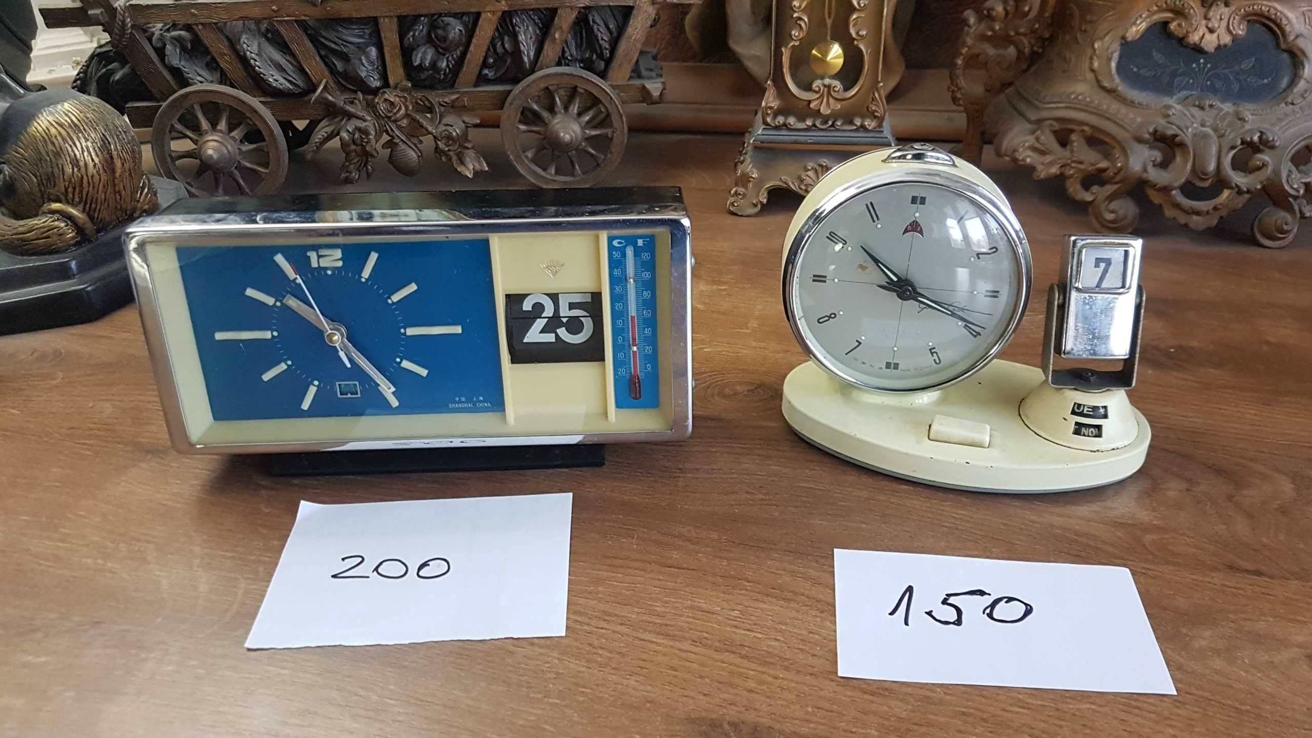 ceasuri de masa made in China, anii  70, diferite modele, functionale.