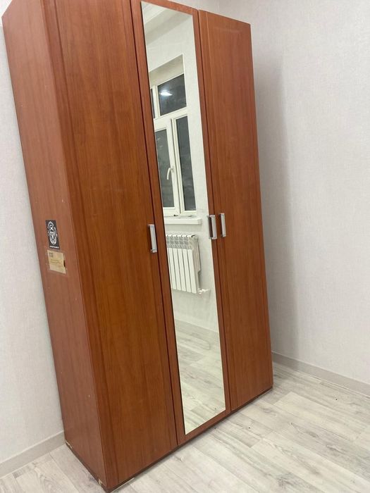 Шкаф для спальни (в отличном состоянии)