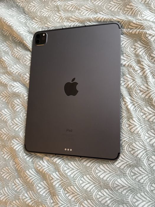 Перфектен iPad Pro 11 inch 3rd gen. 128 Cellular + Wifi