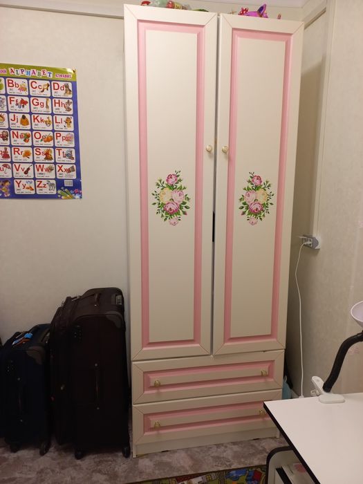 Продаётся детская шкаф для одежды