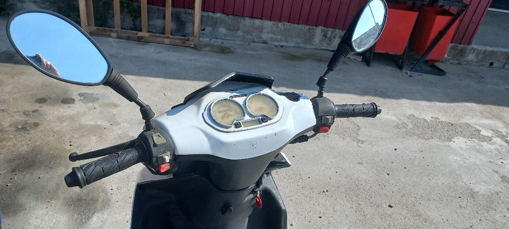 Vind scuter pe benzina recent aduse din Germania