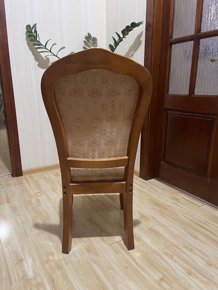 Продаю стулья по очень низкой цене (10 штук)