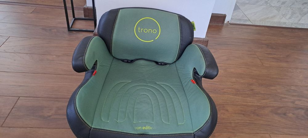 CHIPOLINO Седалка за кола  ISOFIX 
• Седалката за а