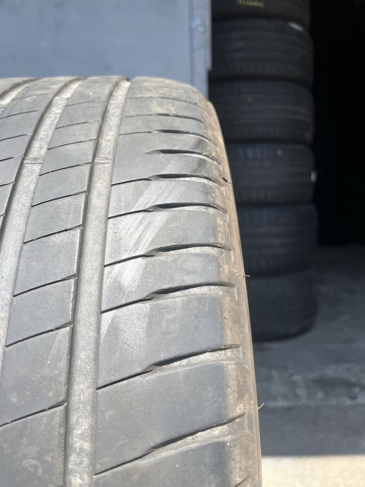 2 бр. летни гуми 255/40/19 Firestone DOT 5021 4 mm