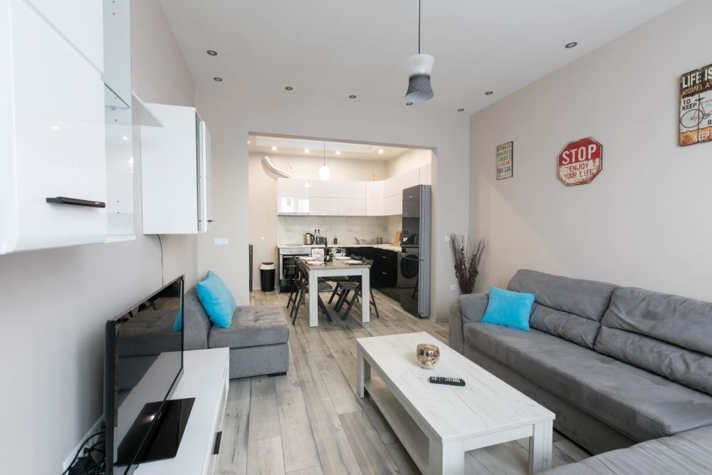 Дава се под наем Тристаен апартамент в София, Манастирски ливади - 95 кв.м за 688.5 € - Снимка #1