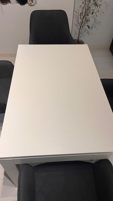 Трапезна разтегателна маса -бял гланц