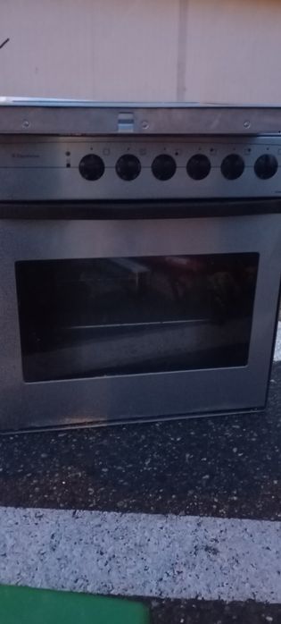 Vând cuptor cu plita incorporabila electrice marca Electolux