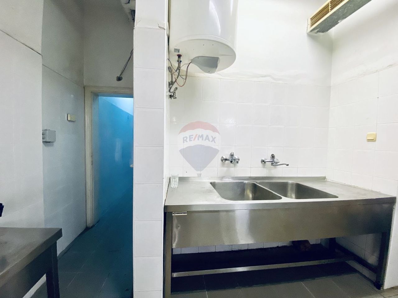 Дава се под наем Заведение в Варна, Център - 350 кв.м за 1800 € - Снимка #11
