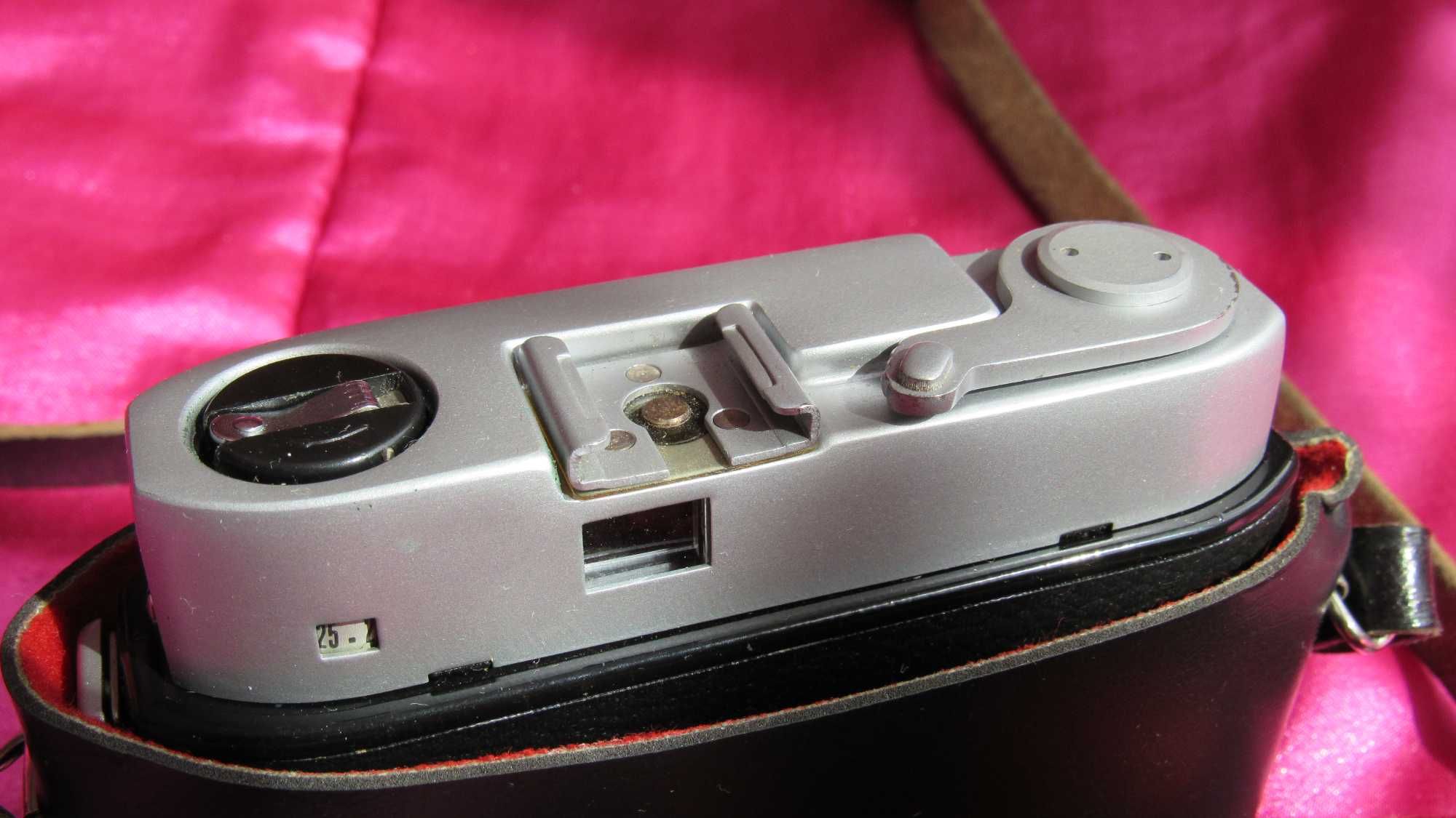 Немски ретро фотоапарат BEIRETTE в кожен калъф