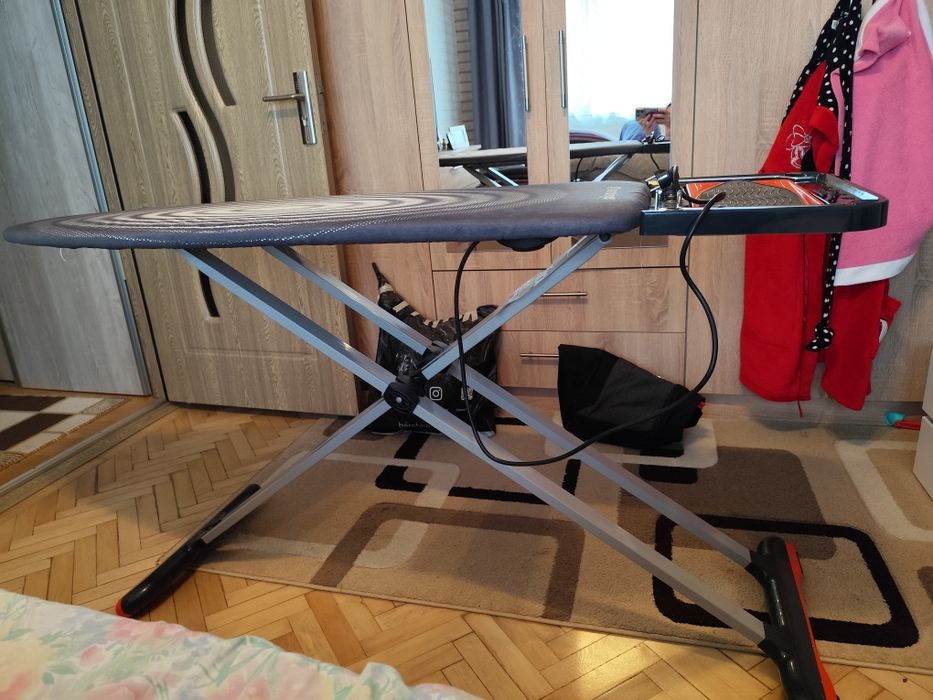 Masa de calcat cu priza