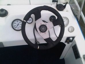 Vand barca cu motor si peridoc