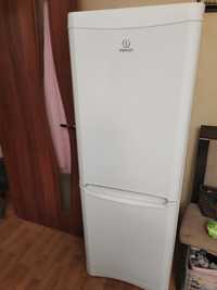 Холодильник Indesit нужен ремонт