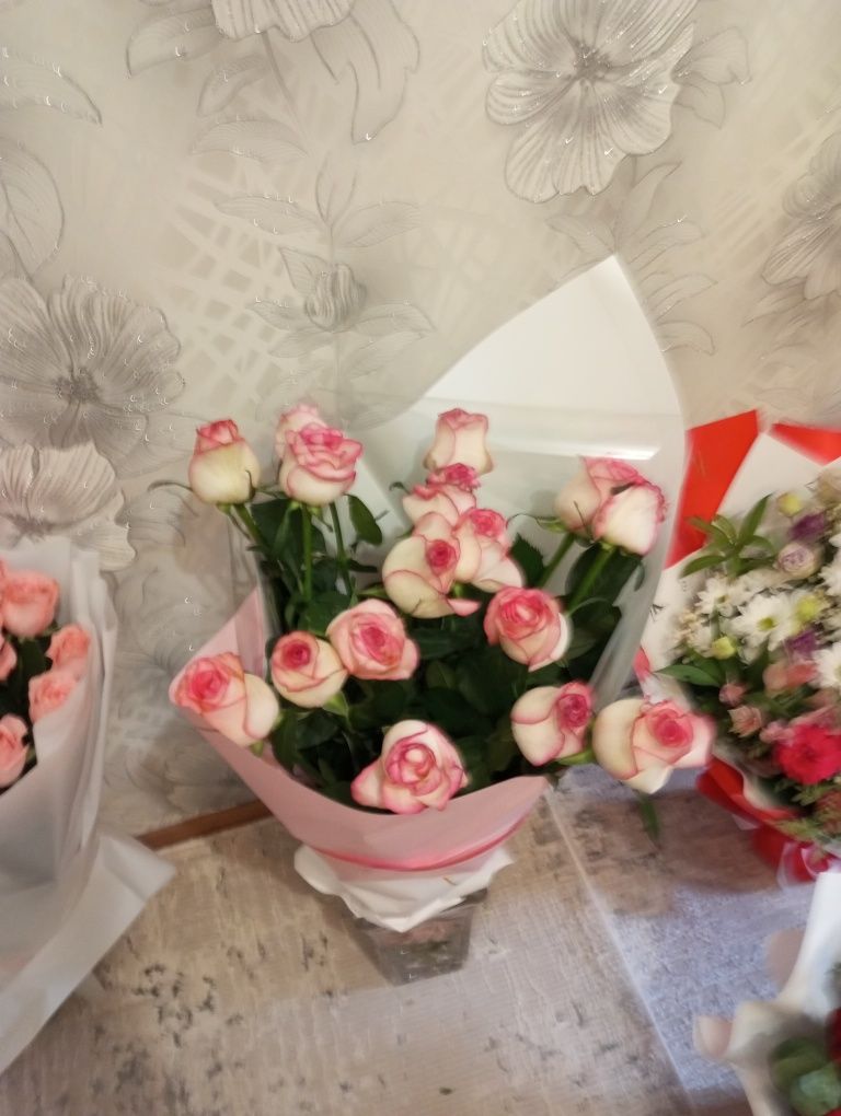 Цветов свежие разные