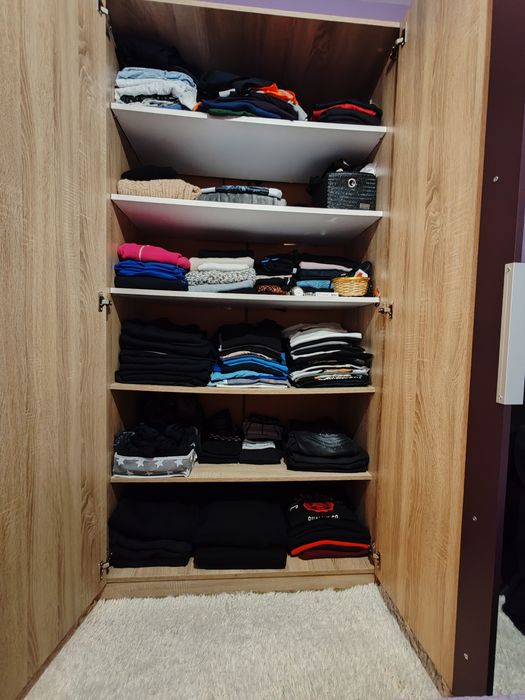 Продавам гардероб с 4 крила