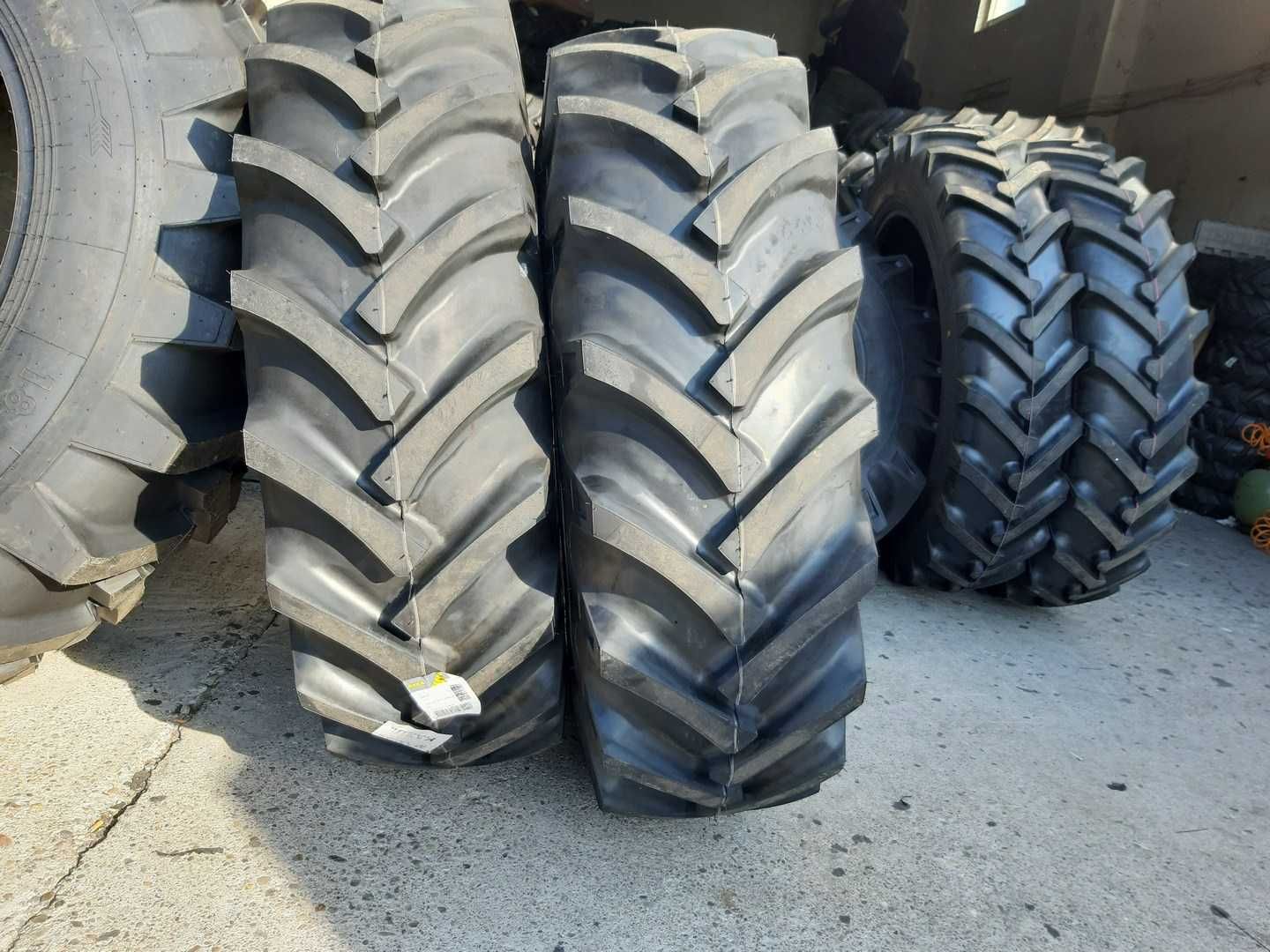 16.9-30 Anvelope noi cu 14pliuri de tractor spate Cauciucuri OZKA