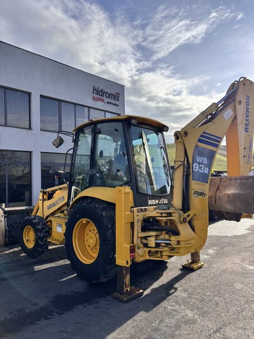 Buldoexcavator KOMATSU WB93R-5 An fabricație: 12/2007