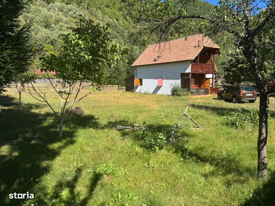 Casă de vacanță în Pascoaia / Brezoi