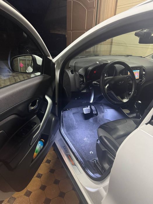 Машина Lada Xray Cross